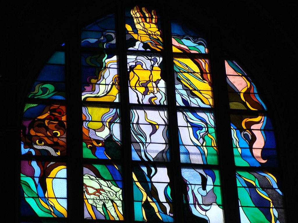 Glasfenster von Stanisław Wyspiański (1869-1907) in der Kirche St. Franziskus in Krakau (Polen), fotografiert von DIMSFIKAS. Lizenz: CC-BY-SA-3.0.