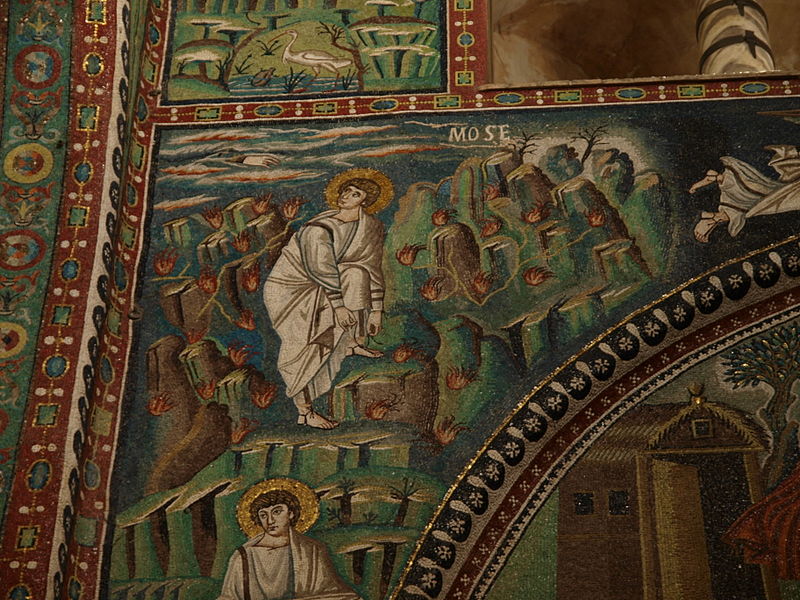 “Moses and the Burning Bush in Basilica di San Vitale, Ravenna”, fotografiert von Marieke Kuijjer – Lizenz: CC BY-SA 2.0.