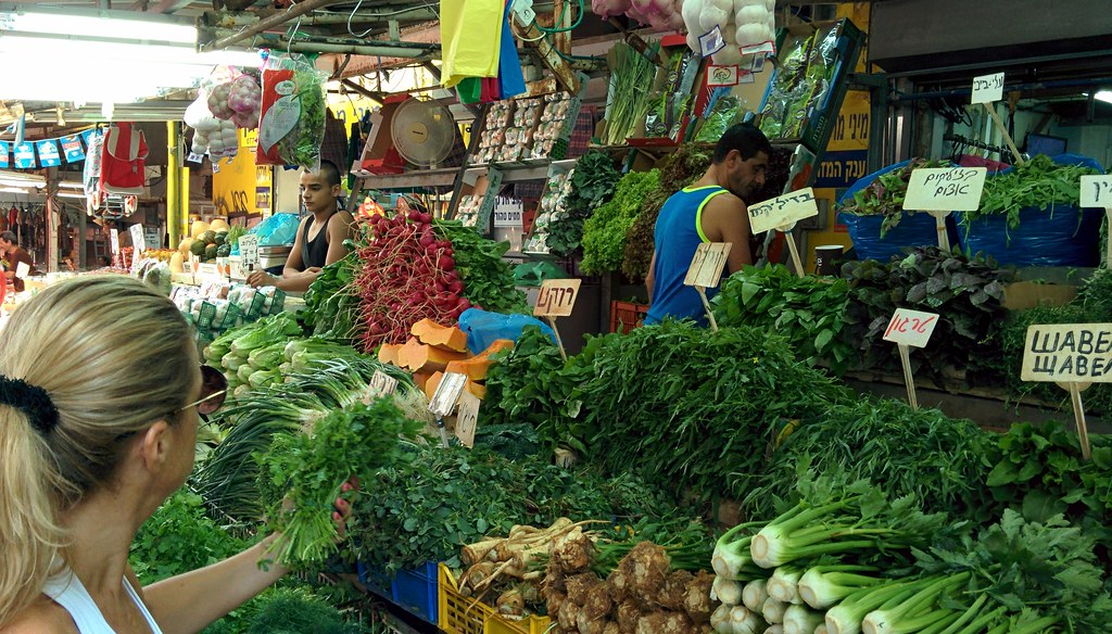 Shuk ha-Karmel, Tel Aviv, Israel; Photo: Eugenie Vasilyeff , 28.8.2014, CC BY 2.0