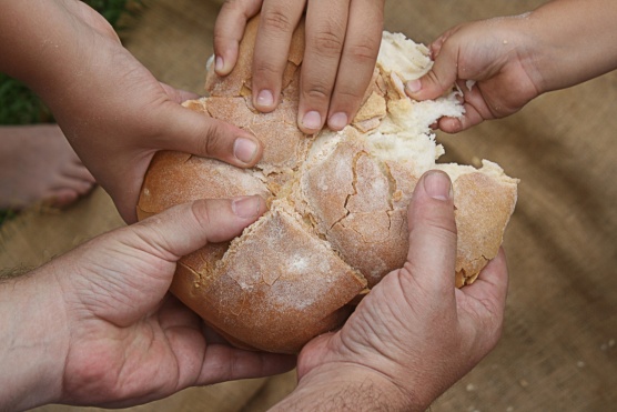 "Gib Brot 3", fotografiert von Gustavo Di Nucci. Lizenz: gemeinfrei.