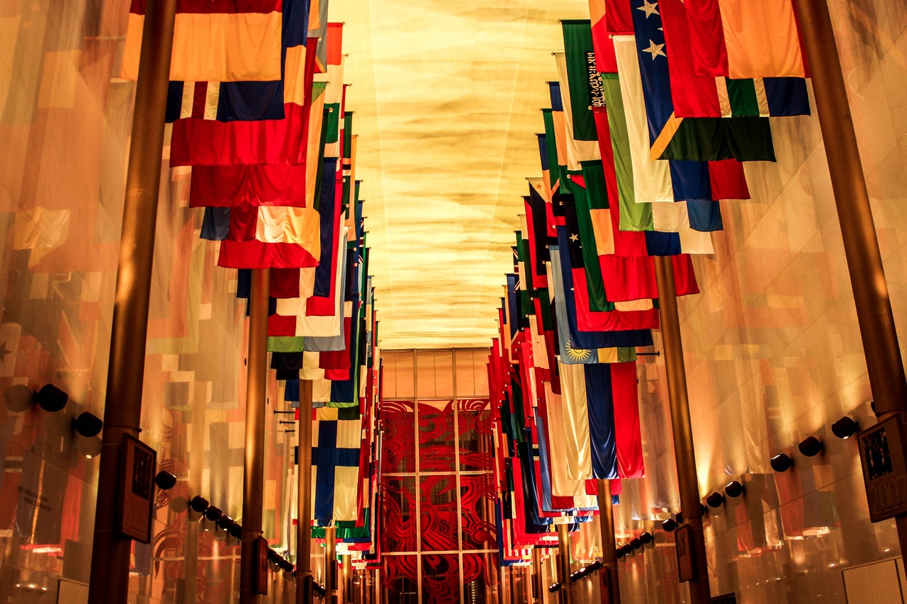 „Hall of Nations“ im Kennedy-Zentrum, Washington D.C. – Lizenz: pxhere – gemeinfrei.