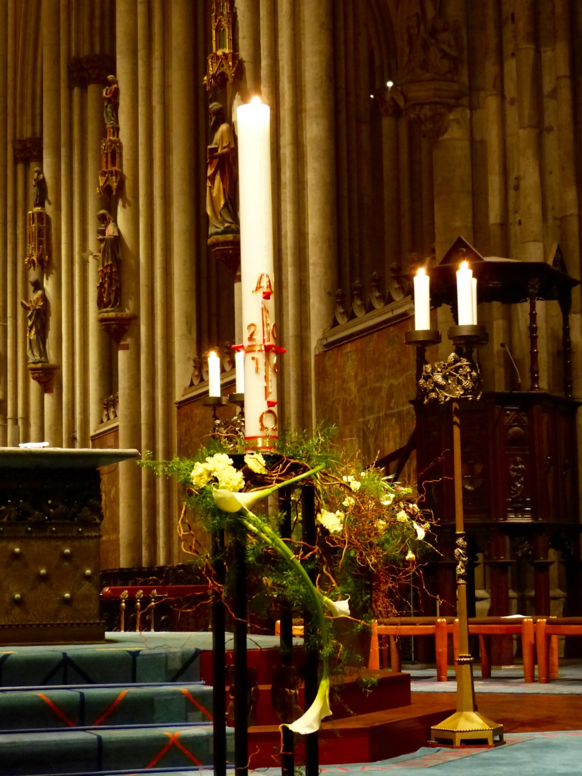 Kölner Dom, Osterkerze 2016, Photo: Geolina163 (7.3.2016), CC 4.0