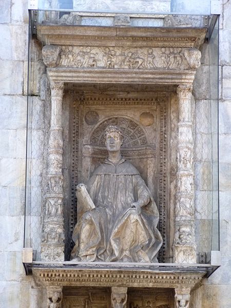 Plinius der Jüngere, Statue am Dom von Como; Photo: JoJan, 29.4.2013; CC BY 3.0